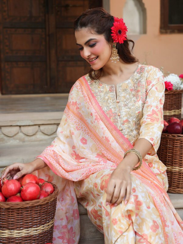Fivyom Damen Crepe Blumenmuster A-Linie Kurta Set mit Stickerei und schöner Baumwollqualität