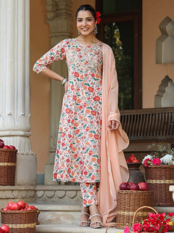 Fivyom Damen Peach-farbenes Anarkali-Kurta-Set aus reiner Baumwolle mit floraler Druckmusterung und embroidered Yoke