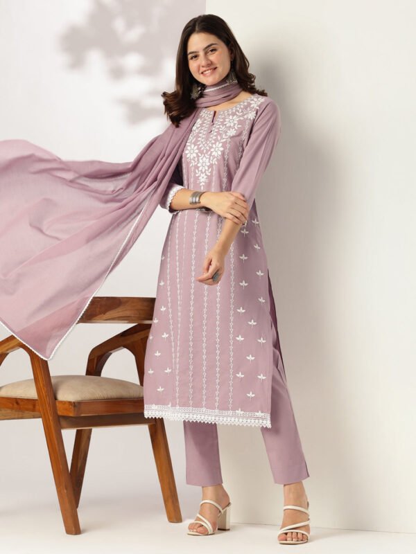 Fivyom Damen Leicht Lila Reines Baumwoll-Kurta-Set mit Eleganter Stickerei